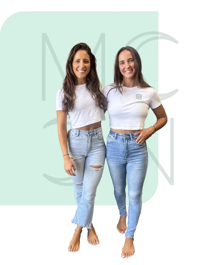 imagen de marta y nuria-moon training-seccion quienes somos con ellas de pie
